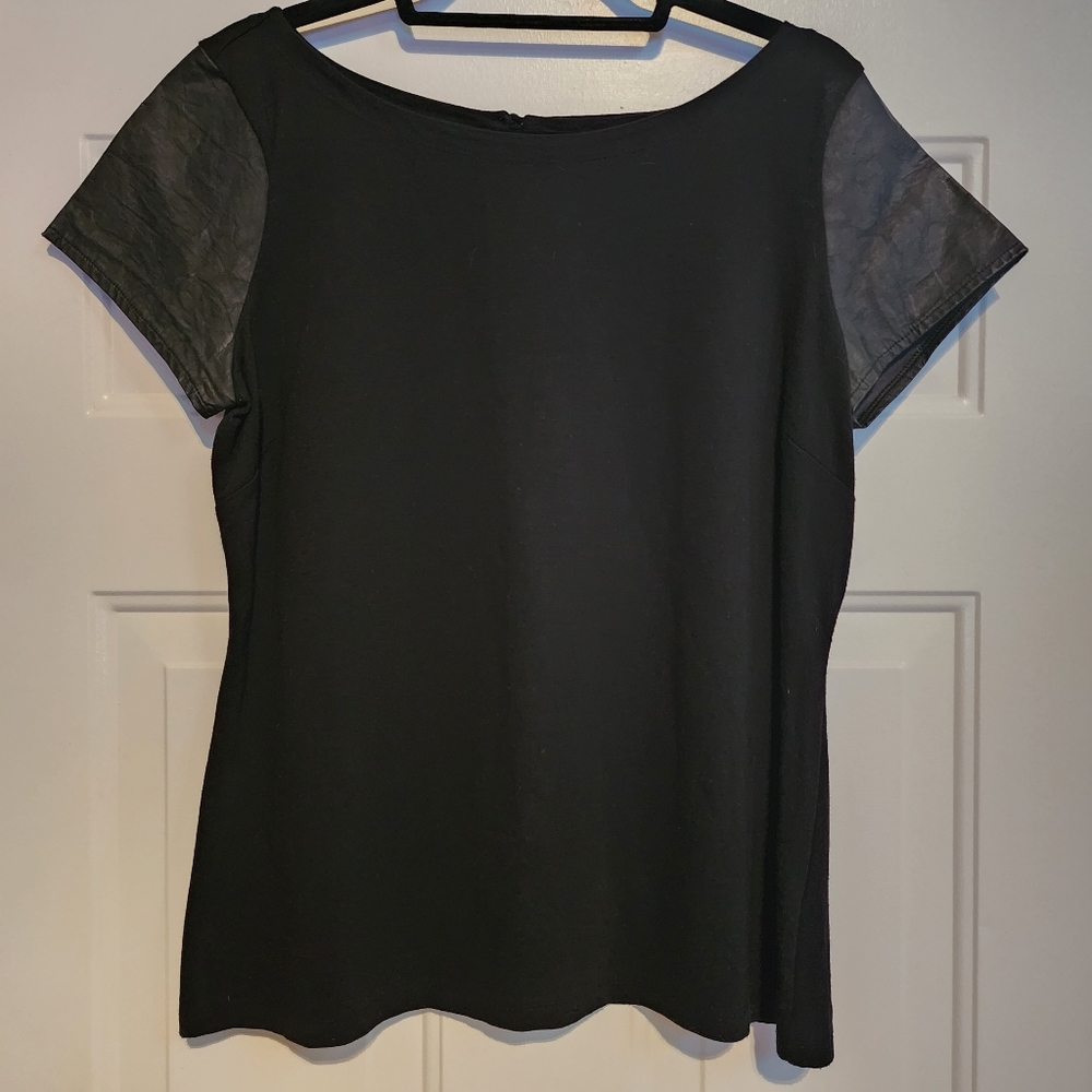 Banana Republic Top / Shirt with faux leather sleeves. Size: Large